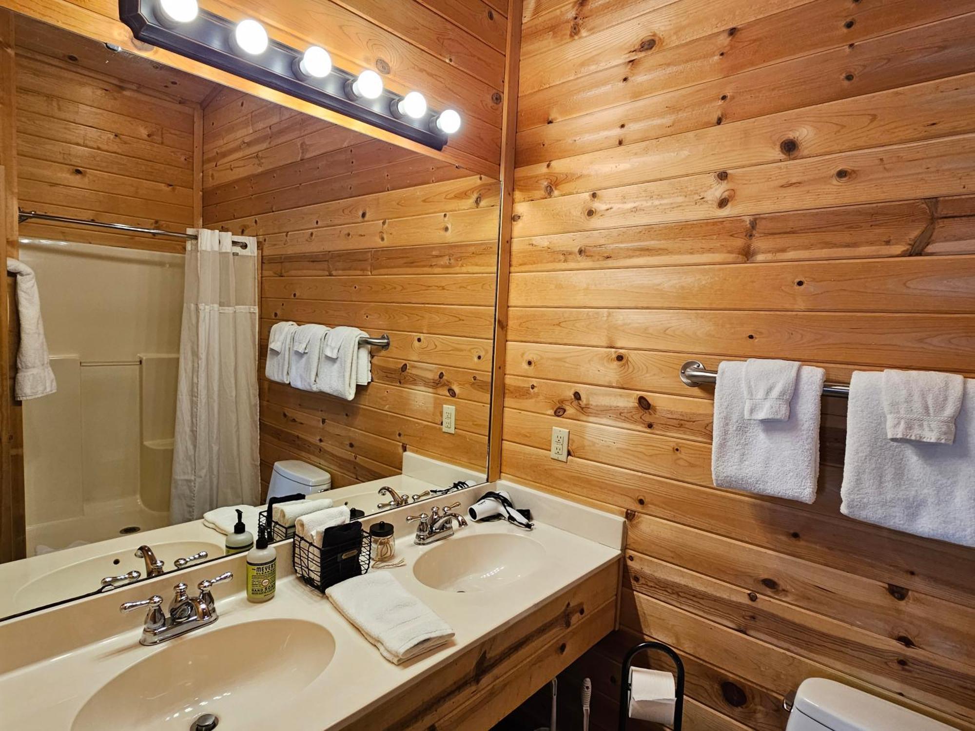 5 Min To Beaver Lake-King Bed-Fire Pit-Jetted Tub #3 ユリーカ・スプリングス エクステリア 写真